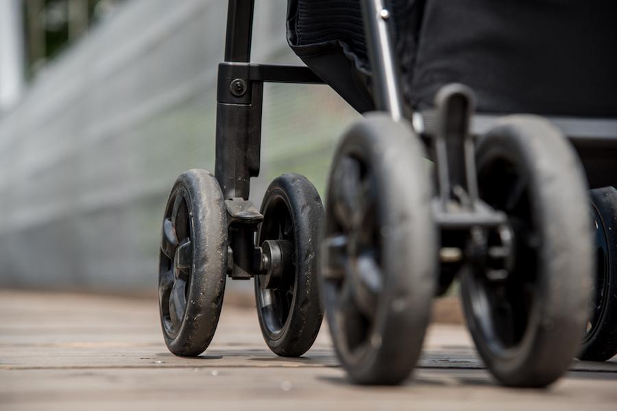 Lufthjul eller punkteringsfria hjul - shutterstock